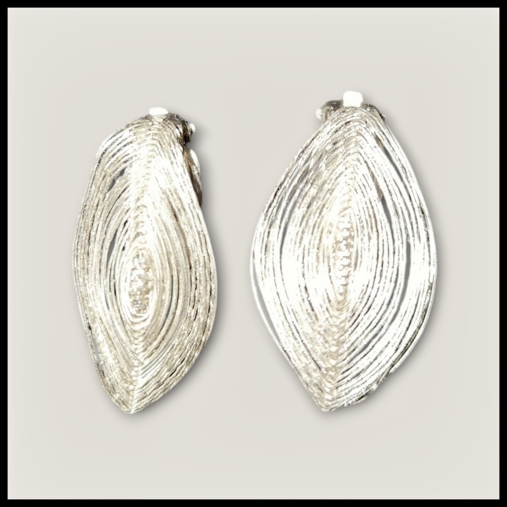 Vintage Spun Wire Clip on Earrings from Germany